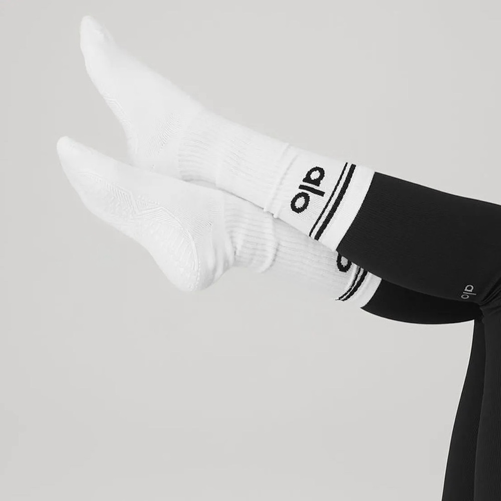 ALO Yoga Unisex Medium White Throwback Socks